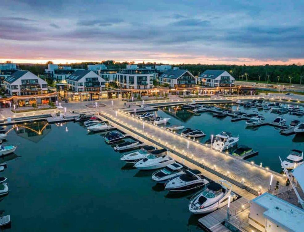 Aquarius 2 Bedroom Condo Friday Harbour Innisfil Exterior foto
