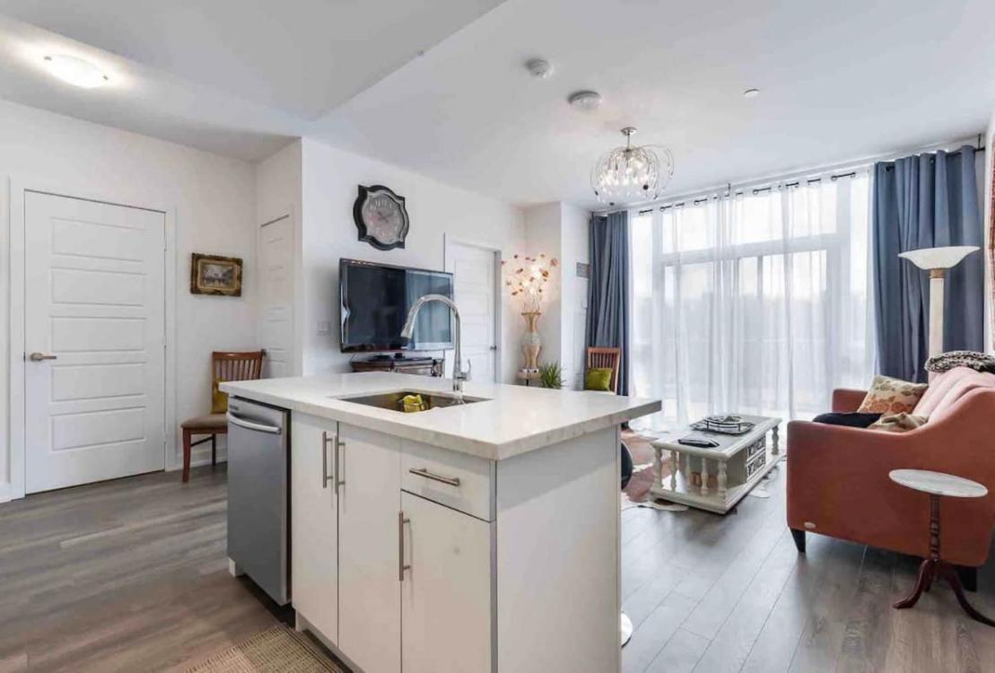 Aquarius 2 Bedroom Condo Friday Harbour Innisfil Exterior foto