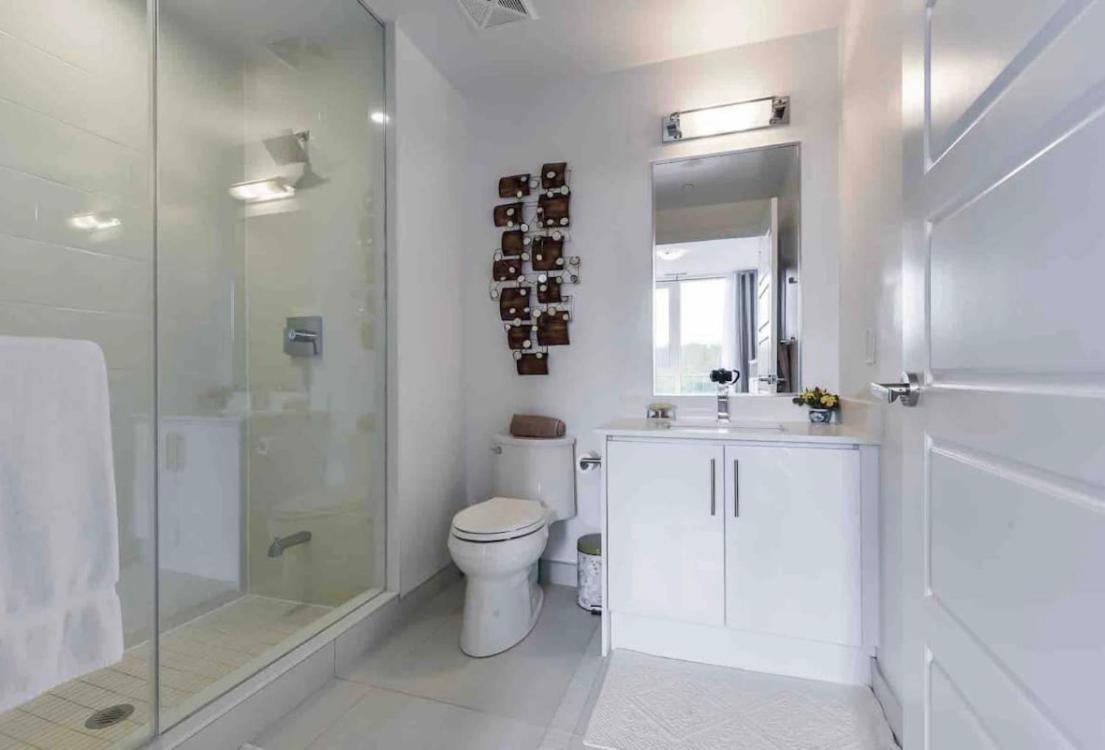 Aquarius 2 Bedroom Condo Friday Harbour Innisfil Exterior foto