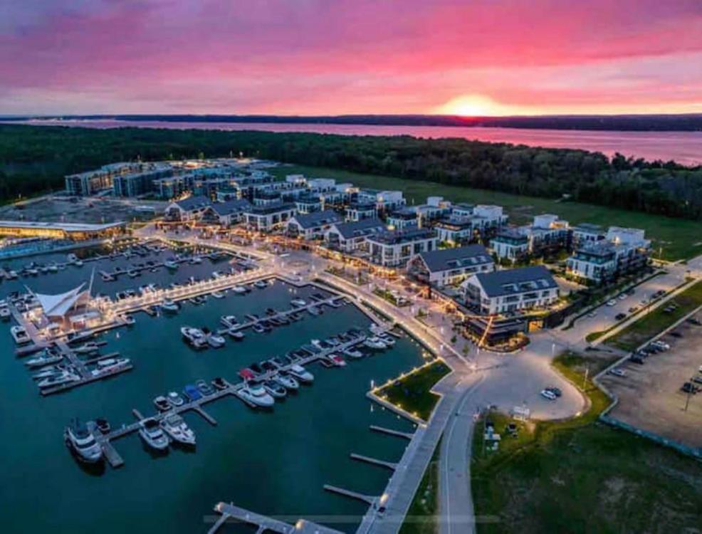 Aquarius 2 Bedroom Condo Friday Harbour Innisfil Exterior foto