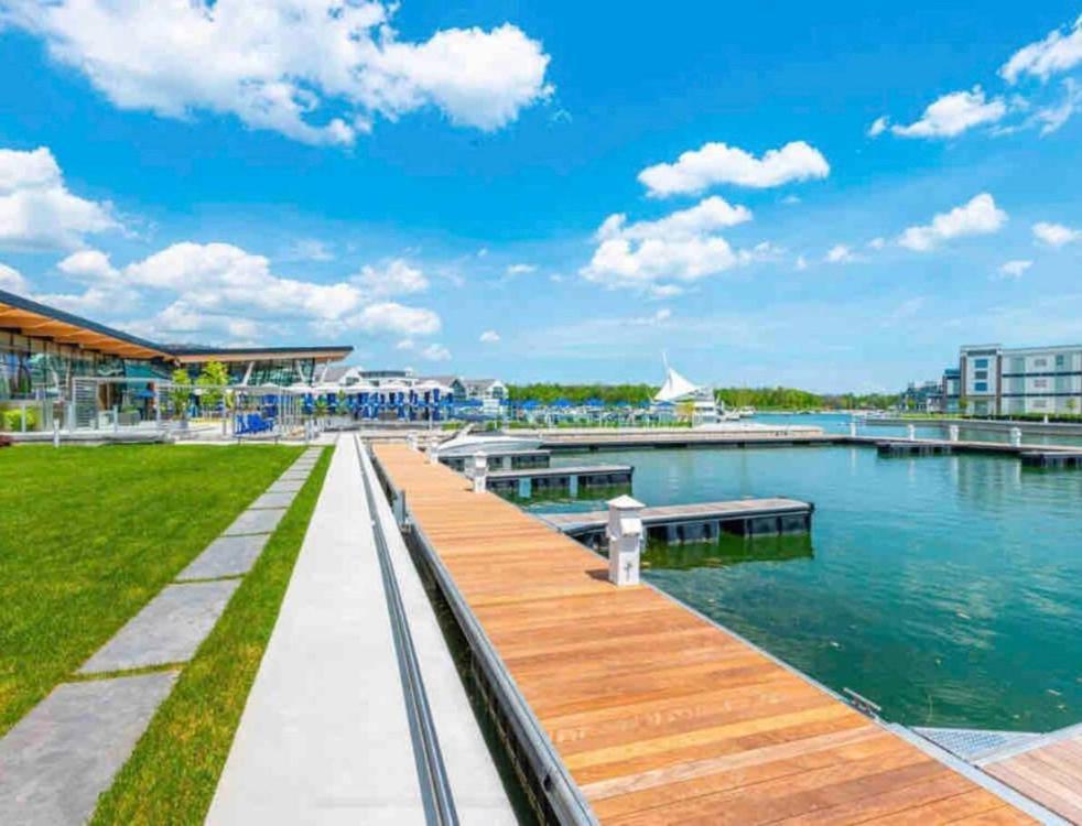 Aquarius 2 Bedroom Condo Friday Harbour Innisfil Exterior foto