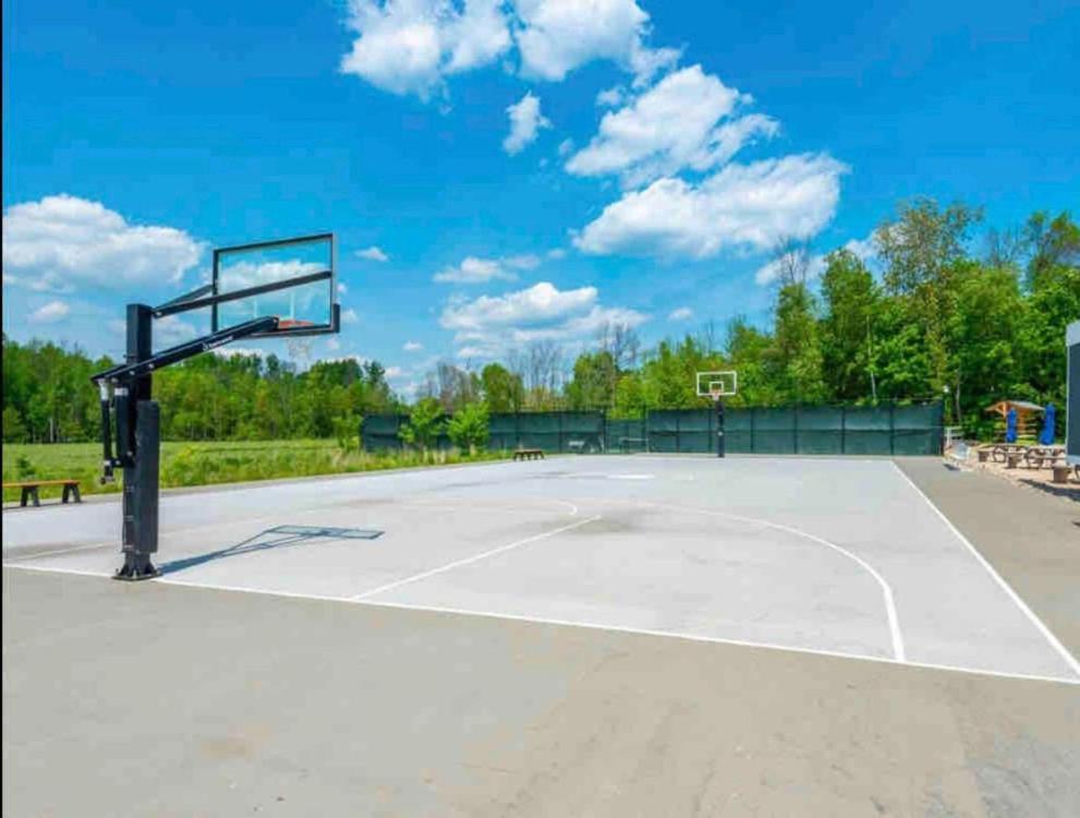 Aquarius 2 Bedroom Condo Friday Harbour Innisfil Exterior foto