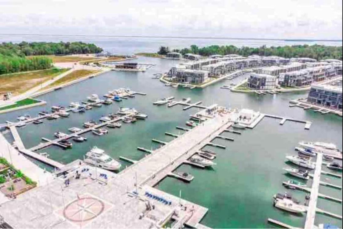 Aquarius 2 Bedroom Condo Friday Harbour Innisfil Exterior foto