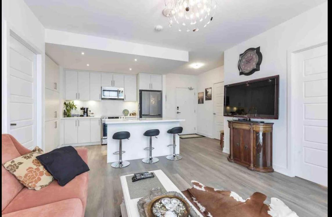 Aquarius 2 Bedroom Condo Friday Harbour Innisfil Exterior foto
